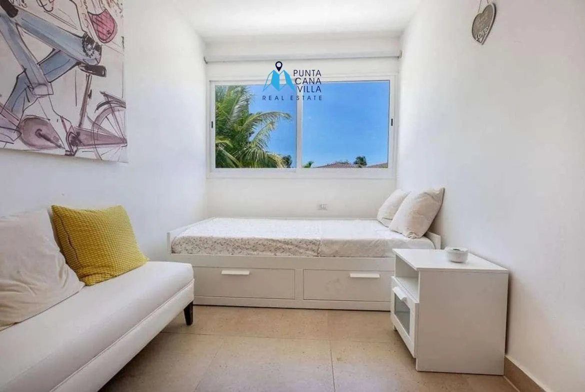 Cocotal Modern Five Bedroom Villa For Sale In Bavaro ()