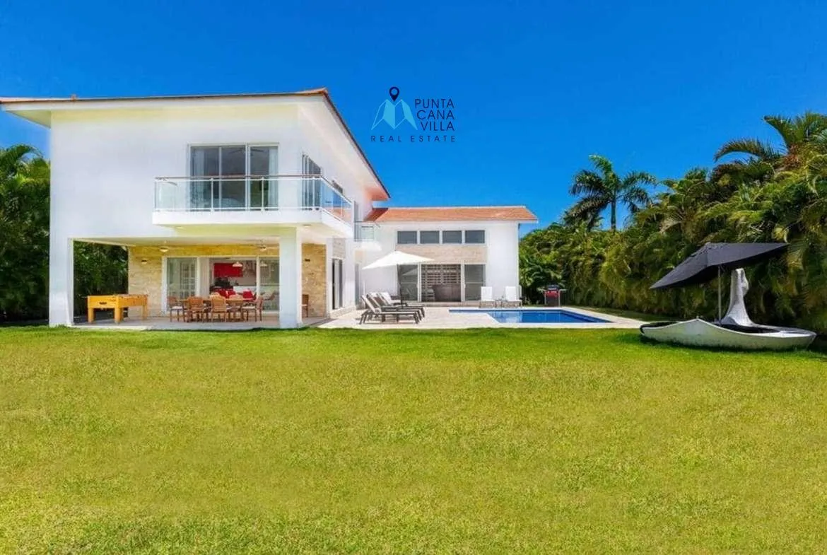 Cocotal Modern Five Bedroom Villa For Sale In Bavaro ()