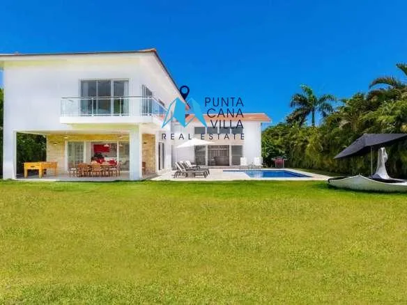 Cocotal Modern Five Bedroom Villa For Sale In Bavaro ()