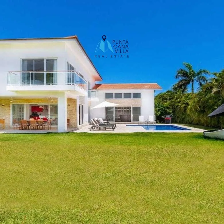 Cocotal Modern Five Bedroom Villa For Sale In Bavaro ()