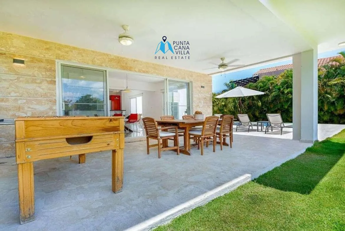 Cocotal Modern Five Bedroom Villa For Sale In Bavaro ()