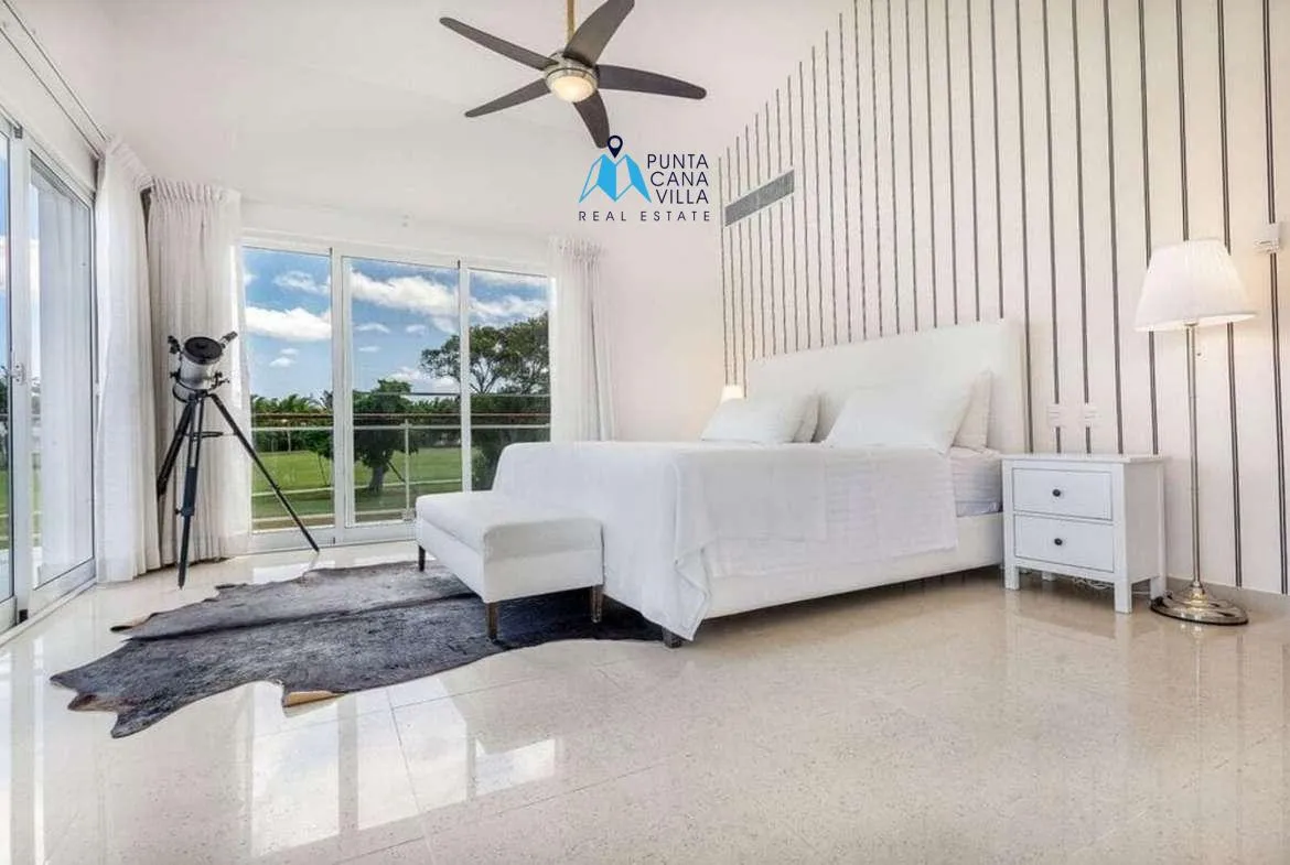 Cocotal Modern Five Bedroom Villa For Sale In Bavaro ()