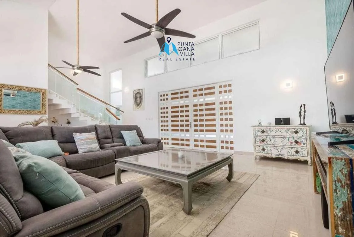 Cocotal Modern Five Bedroom Villa For Sale In Bavaro ()