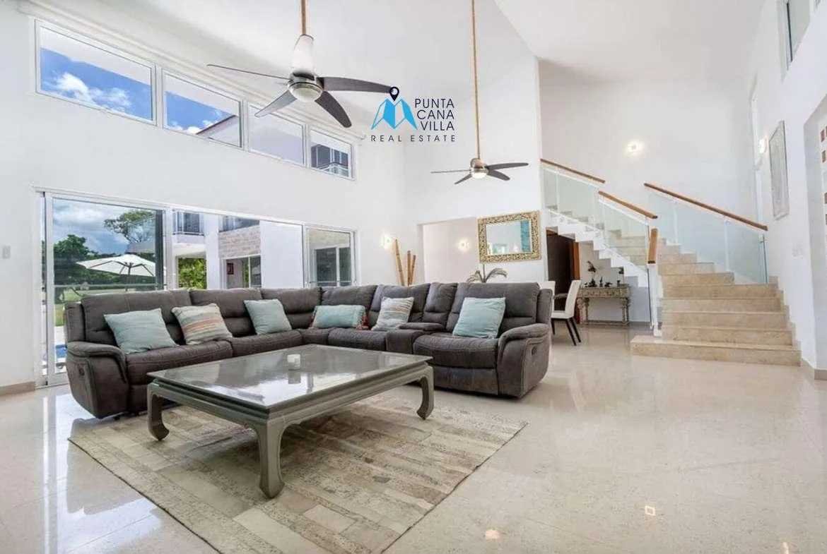 Cocotal Modern Five Bedroom Villa For Sale In Bavaro ()