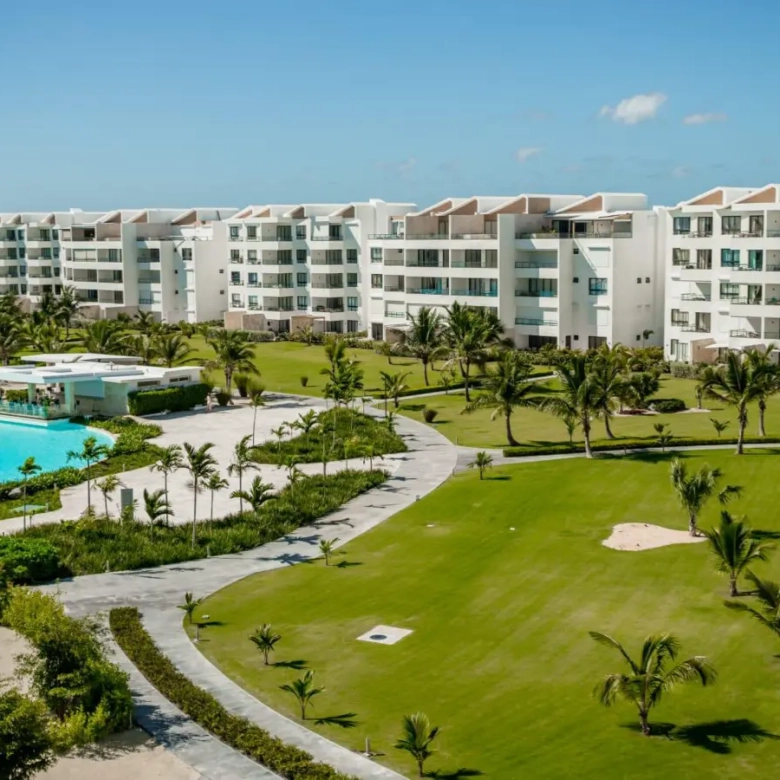 ID , La plage Appartement-terrasse de quatre chambres à vendre dans le centre de Punta Cana avec communauté fermée ()