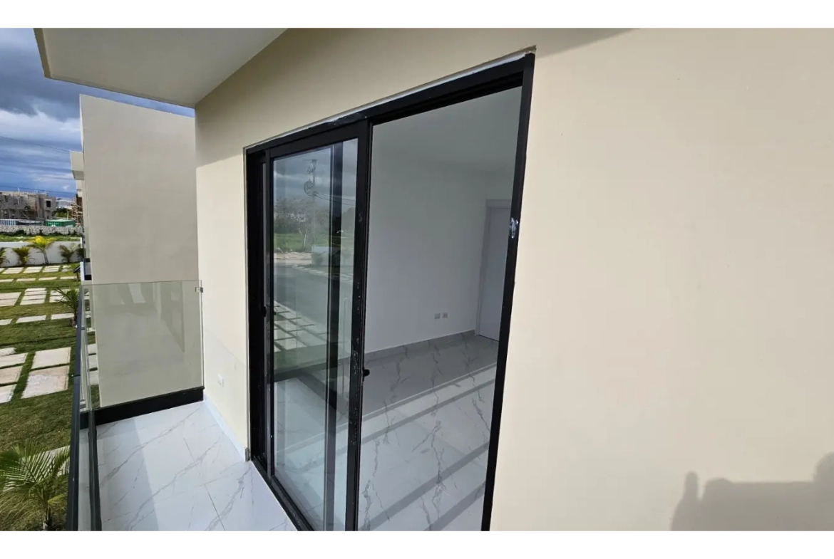 Village Pacific Home : Maison de trois chambres à vendre à Bavaro, Punta Cana, avec terrasse