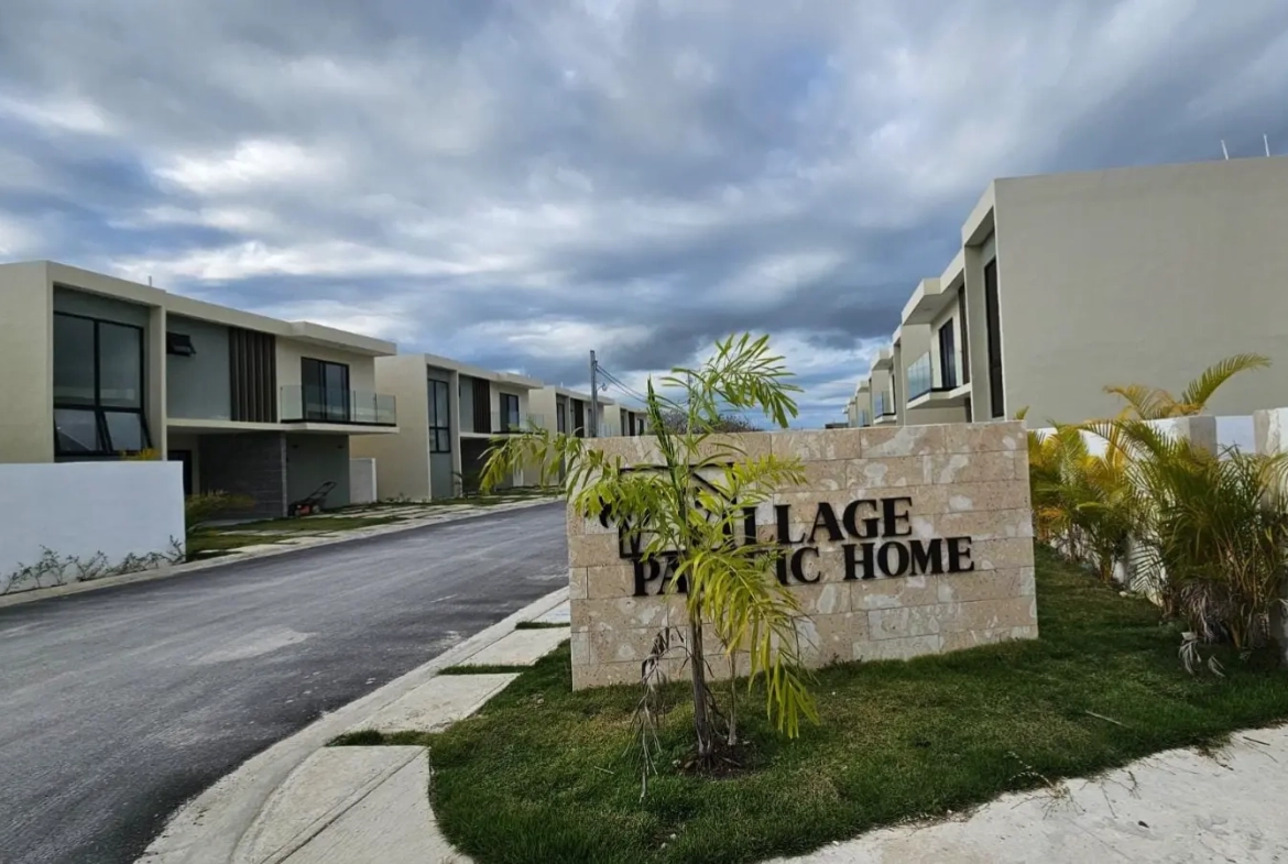 Village Pacific Home : Maison de trois chambres à vendre à Bavaro, Punta Cana, avec terrasse