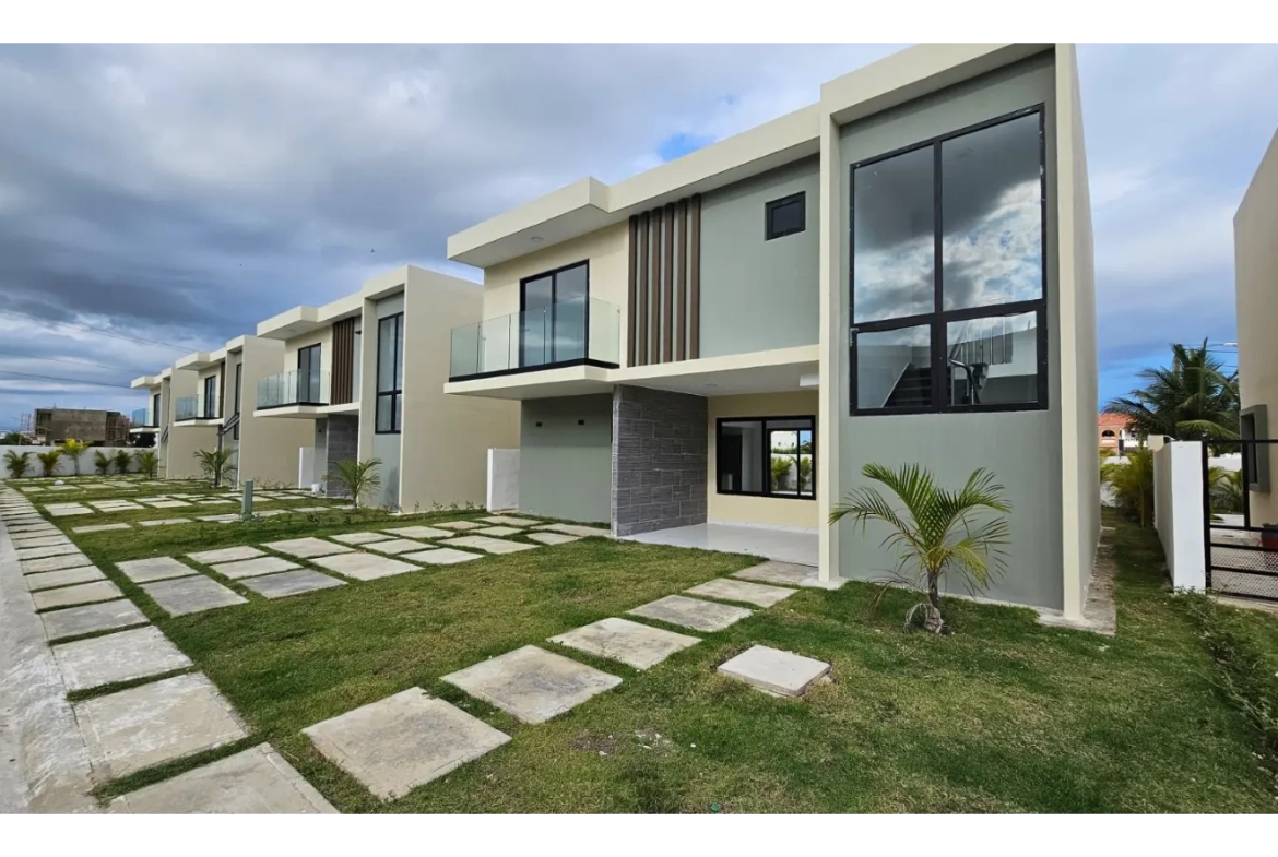 Village Pacific Home : Maison de trois chambres à vendre à Bavaro, Punta Cana, avec terrasse