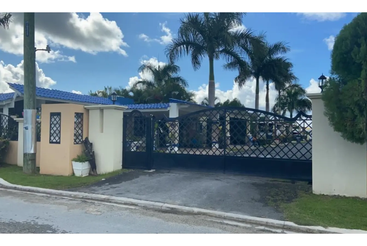 ID , Luxury Three Bedroom Home for Sale in Bávaro, Punta Cana Terrace and Views ()