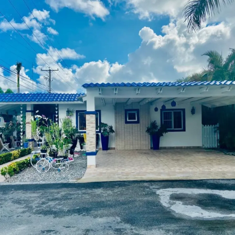 ID , Casa de lujo de tres dormitorios en venta en Bávaro, Punta Cana Terraza y vistas ()