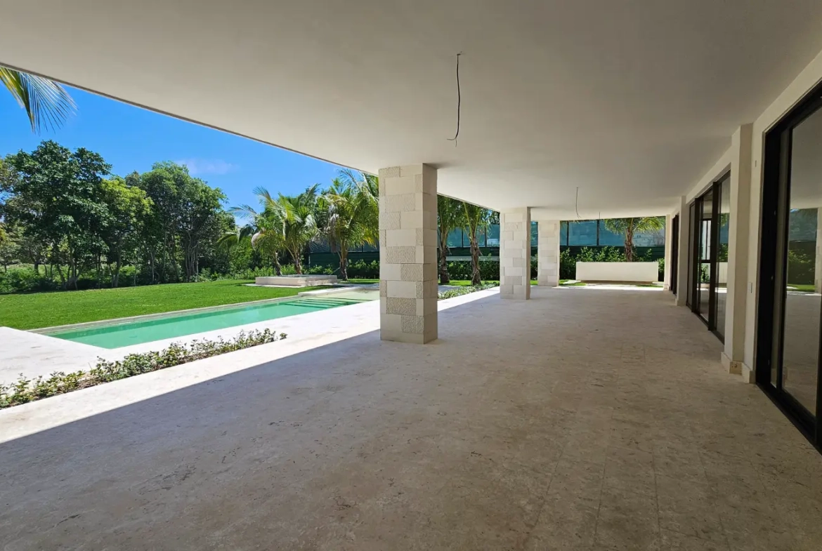 ID 4048 Exclusive Golf Course 7BR Villa with Tropical Interior Garden for Sale in Punta Cana (27)