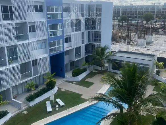 Kasa Residences Apartamento de 2 habitaciones en venta en el centro de Punta Cana con sala de estar de concepto abierto y cocina moderna.