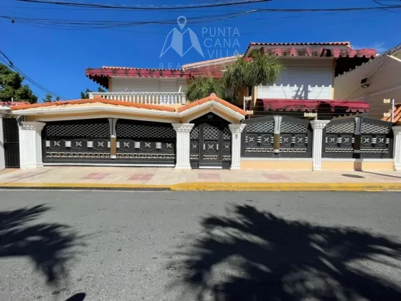 Respaldo Los Tres Ojos Four Bedroom House for sale in Santo Domingo with private pool and solar panels.